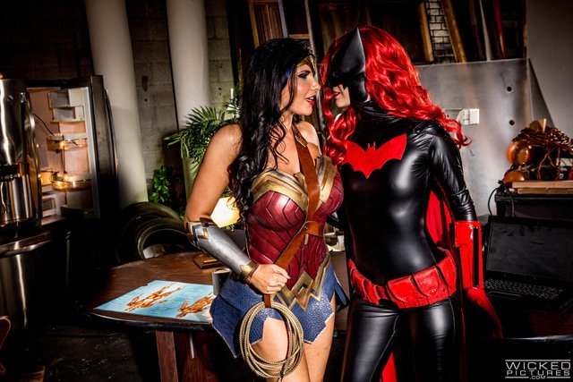 justice_league_xxx_wonder_woman_romi_rain_superman_ryan_driller_batgirl_charlotte_stokely_posi...jpg