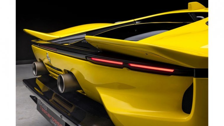 Testarossa-1-rear brake lights.jpg