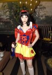 michelle_trachtenberg_snow_white_at_golden_blast_halloween_party_oct_31_2006_a5P9fvi.sized.jpg