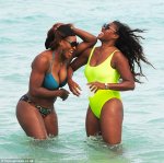 Big-Booty-Hug-Cleavage-Serena-Williams-show-off-in-new-Bikini-Photos-02.jpg