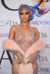 rihanna-cfda-11.jpg