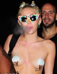 Miley_Cyrus_-_Alexander_Wang_after_party_for_New_York_Fashion_Week_06-09-14_003.jpg