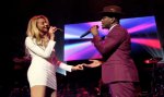 Ne-Yo-Brings-Sonna-Rele-On-Stage-And-Sings-Just-Kiss-Me.jpg