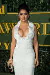 salma_hayek_evening_standard_theatre_cleavage_NRX5oGpA.sized.jpg