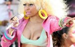 nicki-minaj-showing-her-tit-on-concert.jpg