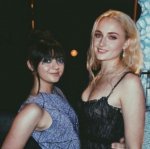 Sophie-Turner-Maisie-Williams-Sexy-1-768x760.jpg