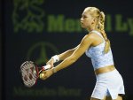 Kournikova-Serving.jpg