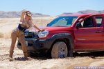 blonde_girl_toyota_tacoma_mud_stuck_021.jpg