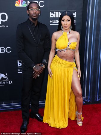 29387524-8400957-Family_Cardi_B_is_married_to_fellow_rap_artist_Offset_and_they_s-a-63_1591668...jpg