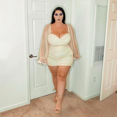 curvybrunette3.jpg