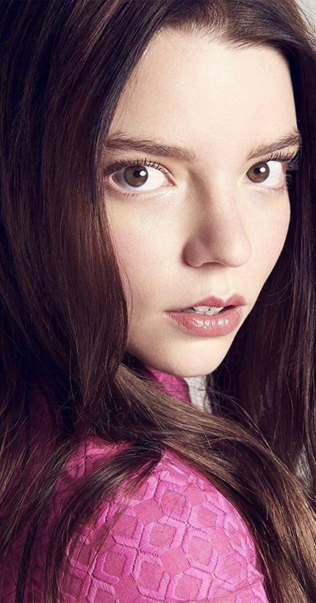 AnyaTaylorJoy1fcbrsdfrm.jpg