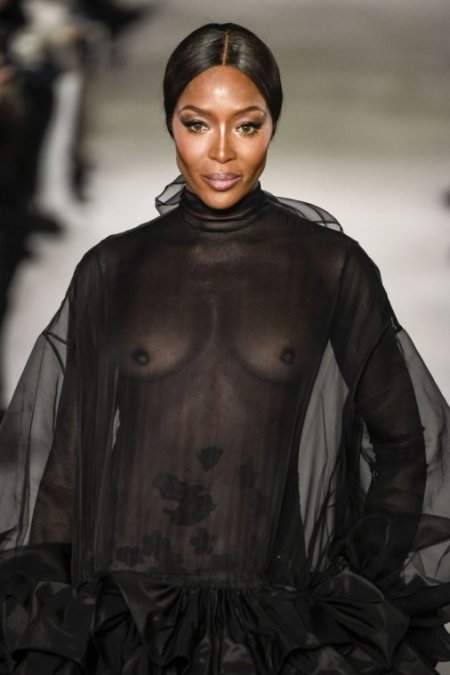 Stunning-Naomi-Campbell-Reveals-Her-See-Through-Nipples-CelebMasta.com-1.jpg