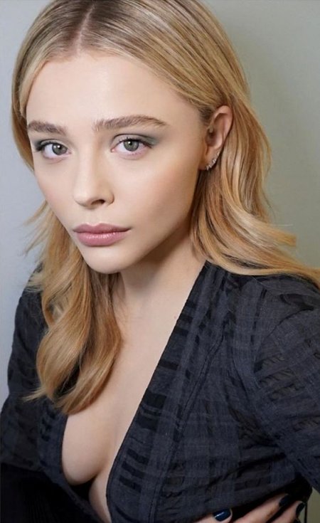 ChloeGMoretz2sxysdbbsfcblu.jpg