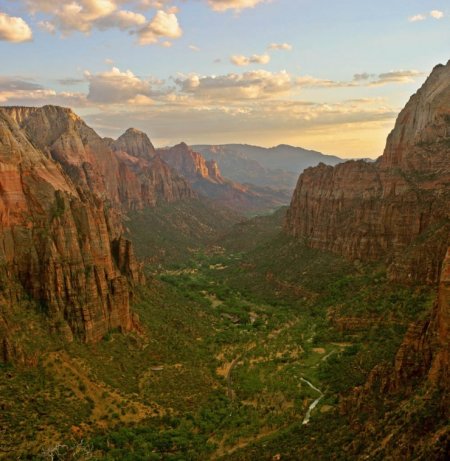 Zion_angels_landing_view.jpg