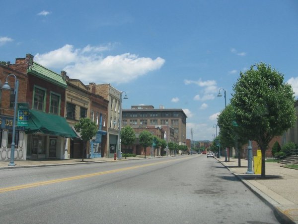 1440px-Downtown_Aliquippa.jpg