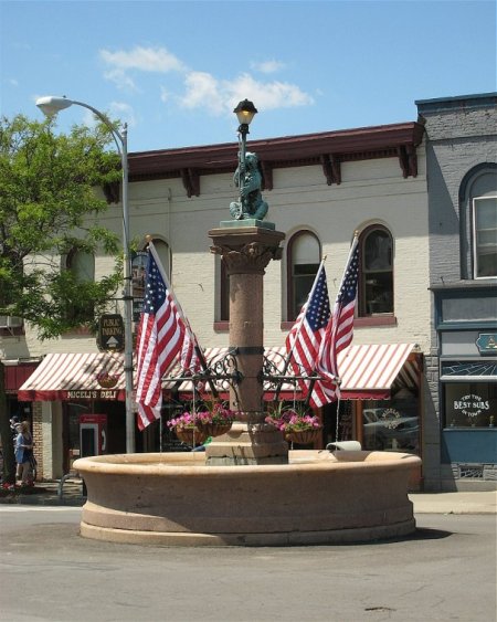 863px-Bear_Fountain_in_Geneseo.jpg