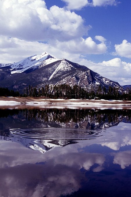 718px-Reservoir_in_the_Rocky_Mountains.jpg