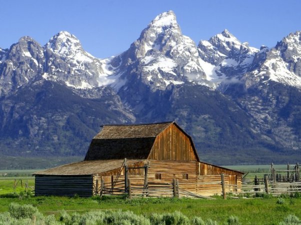 1446px-Barns_grand_tetons.jpg