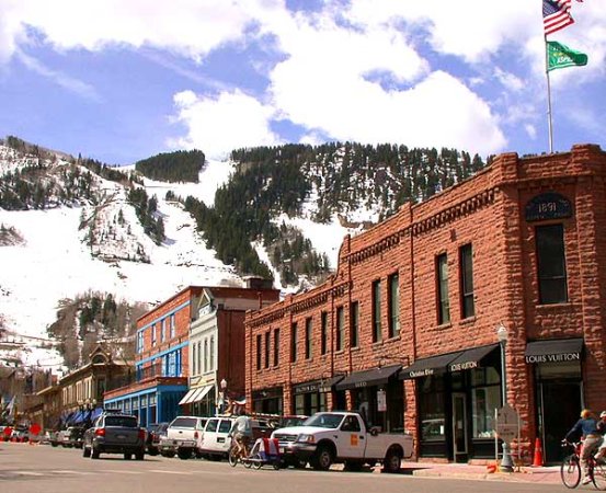 Downtown_of_Aspen,_Colorado.jpg